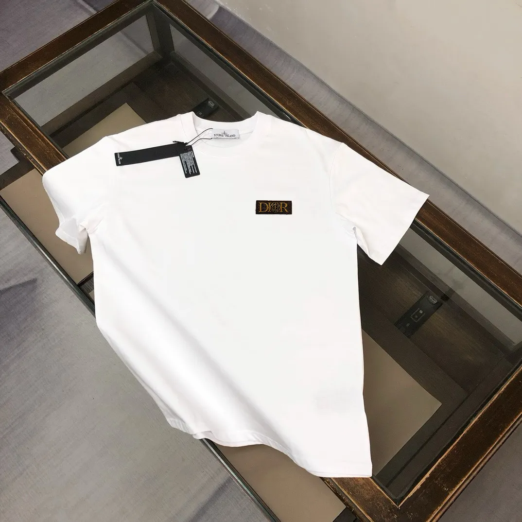 P150 A⭐️Stone Island Latest Couple Style Round Neck Short Sleeve Couple T-shirt ~ Spring and Summer New Product High Quality 🔥🔥Customized Unique Compass Logo Embroidery Logo Embellishment ~ Fashionable and Versatile Trendy Style Customized Imported Fabrics! Comfortable to wear, breathable, fashionable without losing personality, the upper body is casual and casual, handsome and stylish, showing the temperament of a big brand. All three standards are complete! ! Color: Black White Dark Gray Brown Size: SMLXLXXL